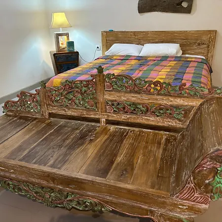 Royen Balinese Family Guest House- Traditional Batuan Homestay