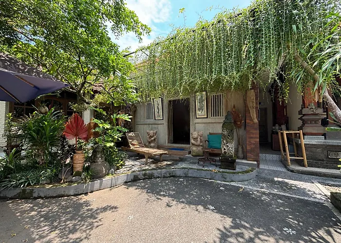 Royen Balinese Family Guest House- Traditional Batuan 4* Sukawati