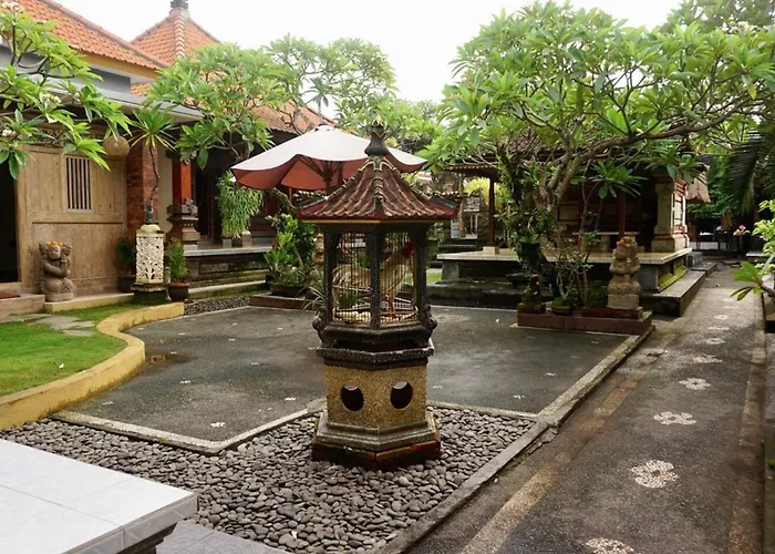 Royen Balinese Family Guest House- Traditional Batuan ゲストハウス