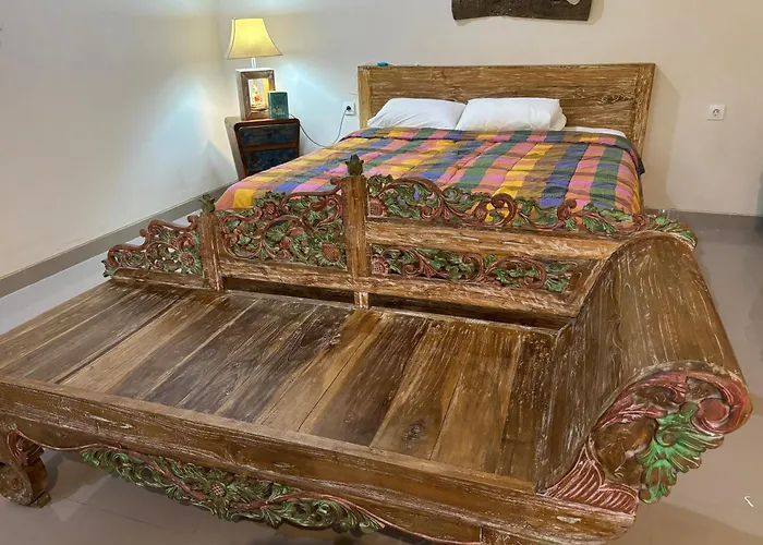 ゲストハウス Royen Balinese Family Guest House- Traditional Batuan