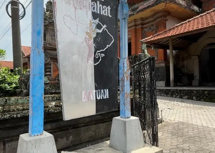 ゲストハウス Royen Balinese Family Guest House- Traditional Batuan 4*