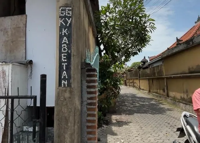 Royen Balinese Family Guest House- Traditional Batuan ゲストハウス Sukawati