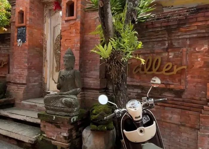 ゲストハウス Royen Balinese Family Guest House- Traditional Batuan Sukawati
