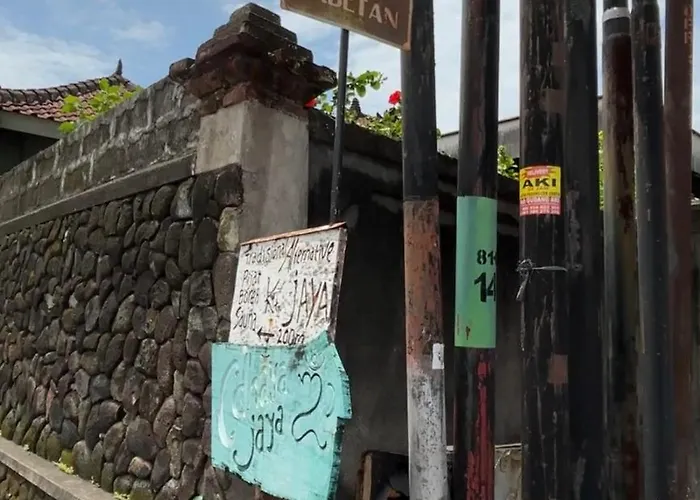 ゲストハウス Royen Balinese Family Guest House- Traditional Batuan