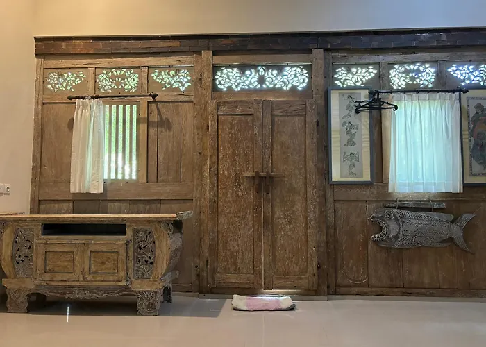 Royen Balinese Family Guest House- Traditional Batuan 4* Sukawati