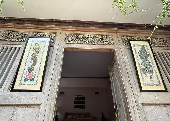 Royen Balinese Family Guest House- Traditional Batuan ゲストハウス
