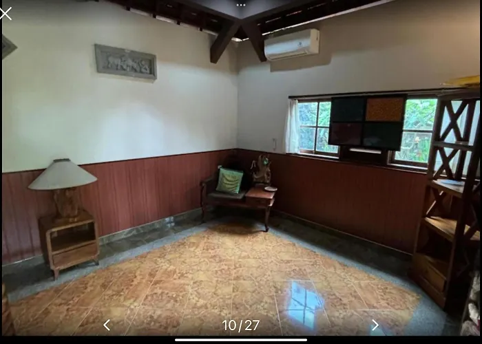 Royen Balinese Family Guest House- Traditional Batuan ゲストハウス Sukawati