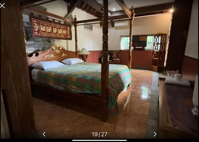 ゲストハウス Royen Balinese Family Guest House- Traditional Batuan Sukawati