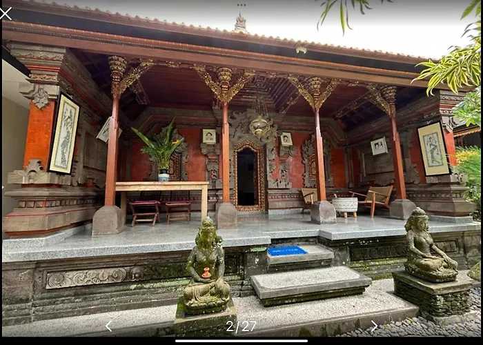 Royen Balinese Family Guest House- Traditional Batuan 4*