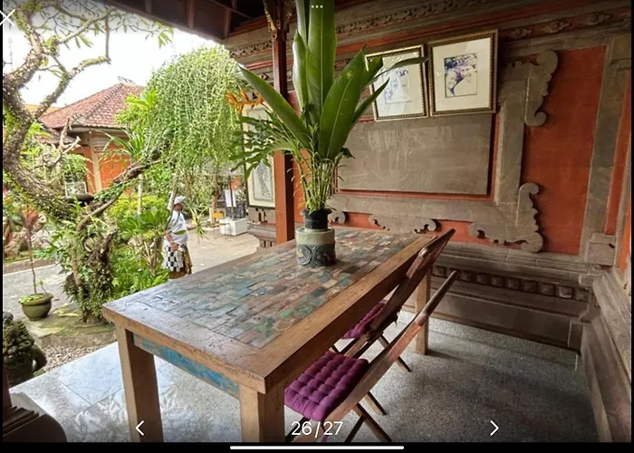 Royen Balinese Family Guest House- Traditional Batuan ゲストハウス 4*
