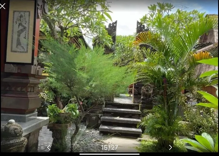 Royen Balinese Family Guest House- Traditional Batuan ゲストハウス 4*